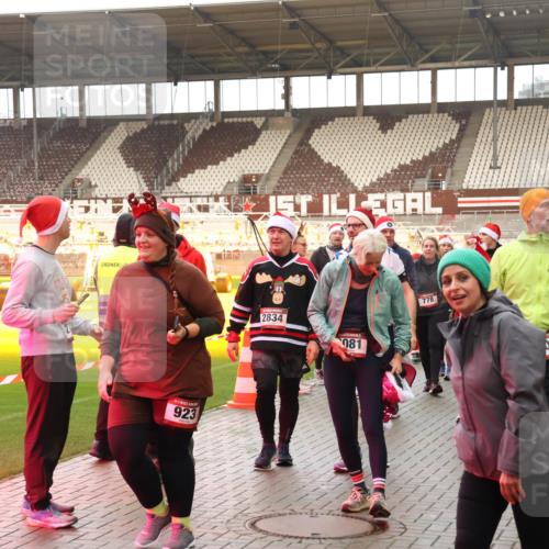 07.12.2025 - St. Pauli X-Mass-Run No. 15 Luisa Fischer http://msf.ph/oto/9389560 07.12.2025 12:04:57 Ziel 923, 2834, 081, 778, 082, 8, 399, 778, 795, 923, 1228, 1231, 1490, 1504, 2091, 2398, 2404, 2410, 2769, 3021, 3121, 3581, 3604, 3675, 3688, 3705, 3725, 3833, 3983, 3985, 4008, 4056, 4059, 4302, 4305, 4311, 4374, 4375, 4386, 4417, 4418, 4420, 4728 meine-sportfotos.de