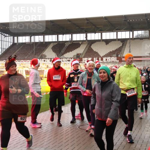 07.12.2025 - St. Pauli X-Mass-Run No. 15 Luisa Fischer http://msf.ph/oto/9389565 07.12.2025 12:04:58 Ziel 923, 2822, 2834, 3082, 1228, 400, 3995, 778, 795, 923, 1228, 1231, 1490, 1504, 2091, 2398, 2404, 2410, 2769, 3021, 3121, 3577, 3581, 3604, 3675, 3688, 3705, 3725, 3833, 3983, 3985, 4008, 4056, 4059, 4302, 4305, 4311, 4329, 4374, 4375, 4386, 4417, 4418, 4420, 4728 meine-sportfotos.de
