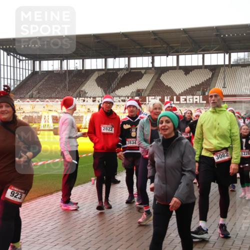 07.12.2025 - St. Pauli X-Mass-Run No. 15 Luisa Fischer http://msf.ph/oto/9389567 07.12.2025 12:04:58 Ziel 923, 2822, 2834, 778, 3082, 1228, 4008, 3995, 778, 795, 923, 1228, 1231, 1490, 1504, 2091, 2398, 2404, 2410, 2769, 3021, 3121, 3577, 3581, 3604, 3675, 3688, 3705, 3725, 3833, 3983, 3985, 4008, 4056, 4059, 4302, 4305, 4311, 4329, 4374, 4375, 4386, 4417, 4418, 4420, 4728 meine-sportfotos.de