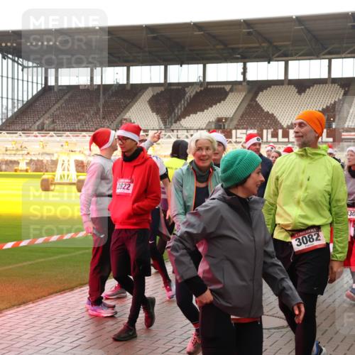 07.12.2025 - St. Pauli X-Mass-Run No. 15 Luisa Fischer http://msf.ph/oto/9389571 07.12.2025 12:04:59 Ziel 2822, 15, 5, 3082, 305, 1228, 4008, 778, 795, 923, 1228, 1231, 1490, 1504, 2091, 2398, 2404, 2410, 2769, 3021, 3121, 3577, 3581, 3604, 3675, 3688, 3705, 3725, 3833, 3983, 3985, 4008, 4056, 4059, 4302, 4305, 4311, 4329, 4374, 4375, 4386, 4417, 4418, 4420, 4728 meine-sportfotos.de