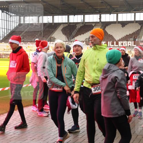 07.12.2025 - St. Pauli X-Mass-Run No. 15 Luisa Fischer http://msf.ph/oto/9389575 07.12.2025 12:05:00 Ziel 2822, 308, 308, 430, 1, 1228, 4365, 778, 795, 923, 1228, 1231, 1490, 1504, 2091, 2398, 2404, 2410, 2769, 3021, 3121, 3175, 3176, 3487, 3577, 3581, 3604, 3675, 3688, 3705, 3725, 3833, 3983, 3985, 4008, 4056, 4059, 4302, 4305, 4311, 4329, 4374, 4375, 4386, 4417, 4418, 4420, 4728 meine-sportfotos.de