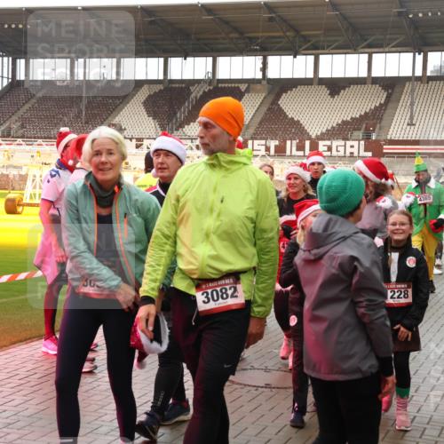 07.12.2025 - St. Pauli X-Mass-Run No. 15 Luisa Fischer http://msf.ph/oto/9389577 07.12.2025 12:05:01 Ziel 30, 3082, 228, 4365, 3995, 778, 795, 923, 1228, 1231, 1490, 1504, 2091, 2398, 2404, 2410, 2769, 3021, 3121, 3175, 3176, 3487, 3577, 3581, 3604, 3675, 3688, 3705, 3725, 3833, 3983, 3985, 4008, 4056, 4059, 4302, 4305, 4311, 4329, 4374, 4375, 4386, 4417, 4418, 4420, 4728 meine-sportfotos.de