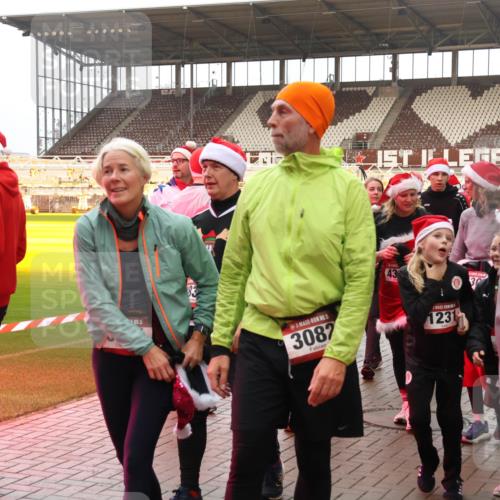 07.12.2025 - St. Pauli X-Mass-Run No. 15 Luisa Fischer http://msf.ph/oto/9389580 07.12.2025 12:05:01 Ziel 5, 5, 3082, 43, 1231, 30, 365, 778, 795, 923, 1228, 1231, 1490, 1504, 2091, 2398, 2404, 2410, 2769, 3021, 3121, 3175, 3176, 3487, 3577, 3581, 3604, 3675, 3688, 3705, 3725, 3833, 3983, 3985, 4008, 4056, 4059, 4302, 4305, 4311, 4329, 4374, 4375, 4386, 4417, 4418, 4420, 4728 meine-sportfotos.de