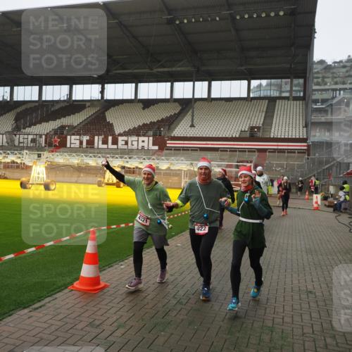 07.12.2025 - St. Pauli X-Mass-Run No. 15 Fabian Wolf http://msf.ph/oto/9389585 07.12.2025 10:21:59 Ziel 1488, 2944, 2945, 3999, 4000, 4321, 4322, 4323, 4415 meine-sportfotos.de