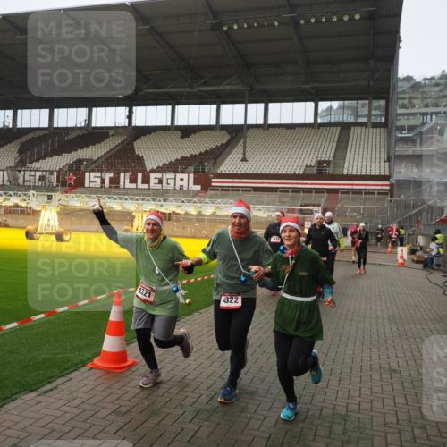 07.12.2025 - St. Pauli X-Mass-Run No. 15 Fabian Wolf http://msf.ph/oto/9389589 07.12.2025 10:22:00 Ziel 1488, 2944, 2945, 3999, 4000, 4321, 4322, 4323, 4415 meine-sportfotos.de