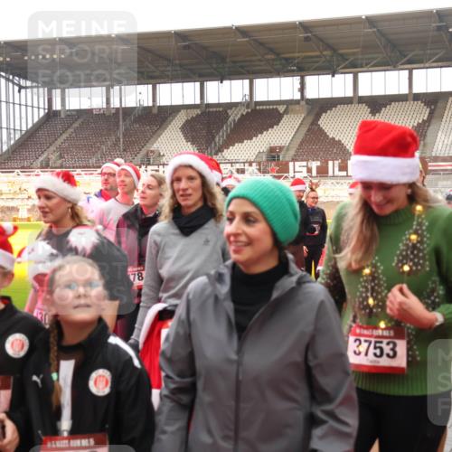 07.12.2025 - St. Pauli X-Mass-Run No. 15 Luisa Fischer http://msf.ph/oto/9389591 07.12.2025 12:05:04 Ziel 1231, 78, 3753, 3833, 1228, 1231, 1490, 1504, 2091, 2398, 2404, 2410, 2769, 3021, 3121, 3175, 3176, 3487, 3569, 3577, 3581, 3604, 3675, 3688, 3705, 3725, 3833, 3983, 3985, 4008, 4056, 4059, 4302, 4305, 4311, 4329, 4374, 4375, 4386, 4417, 4418, 4420, 4728 meine-sportfotos.de