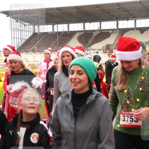 07.12.2025 - St. Pauli X-Mass-Run No. 15 Luisa Fischer http://msf.ph/oto/9389592 07.12.2025 12:05:04 Ziel 1231, 4302, 20, 7, 3755, 2769, 1228, 1231, 1490, 1504, 2091, 2398, 2404, 2410, 2769, 3021, 3121, 3175, 3176, 3487, 3569, 3577, 3581, 3604, 3675, 3688, 3705, 3725, 3833, 3983, 3985, 4008, 4056, 4059, 4302, 4305, 4311, 4329, 4374, 4375, 4386, 4417, 4418, 4420, 4728 meine-sportfotos.de