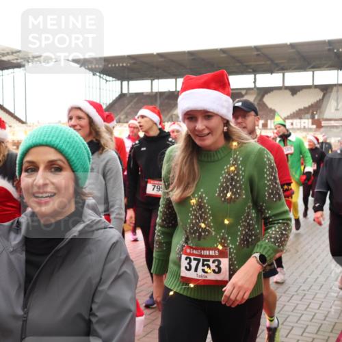 07.12.2025 - St. Pauli X-Mass-Run No. 15 Luisa Fischer http://msf.ph/oto/9389597 07.12.2025 12:05:05 Ziel 4302, 79, 15, 3753, 385, 3833, 1228, 1231, 1490, 1504, 2091, 2398, 2404, 2410, 2769, 3021, 3175, 3176, 3487, 3569, 3577, 3581, 3604, 3675, 3688, 3705, 3725, 3833, 3983, 3985, 4008, 4056, 4059, 4302, 4305, 4311, 4329, 4374, 4375, 4386, 4417, 4418, 4420, 4728 meine-sportfotos.de