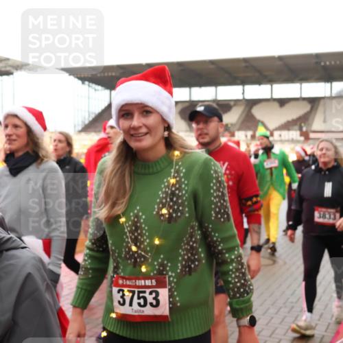 07.12.2025 - St. Pauli X-Mass-Run No. 15 Luisa Fischer http://msf.ph/oto/9389598 07.12.2025 12:05:06 Ziel 15, 3753, 3833, 1228, 1231, 1490, 1504, 2398, 2404, 2410, 2769, 3021, 3175, 3176, 3487, 3569, 3577, 3581, 3604, 3675, 3688, 3705, 3725, 3833, 4008, 4056, 4059, 4302, 4305, 4311, 4329, 4374, 4375, 4386, 4417, 4418, 4420, 4728 meine-sportfotos.de