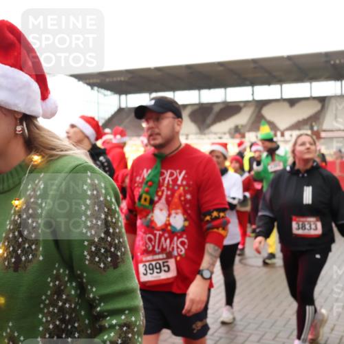 07.12.2025 - St. Pauli X-Mass-Run No. 15 Luisa Fischer http://msf.ph/oto/9389601 07.12.2025 12:05:06 Ziel 5, 3995, 3833, 1228, 1231, 1490, 1504, 2398, 2404, 2410, 2769, 3021, 3175, 3176, 3487, 3569, 3577, 3581, 3604, 3675, 3688, 3705, 3725, 3833, 4008, 4056, 4059, 4302, 4305, 4311, 4329, 4374, 4375, 4386, 4417, 4418, 4420, 4728 meine-sportfotos.de