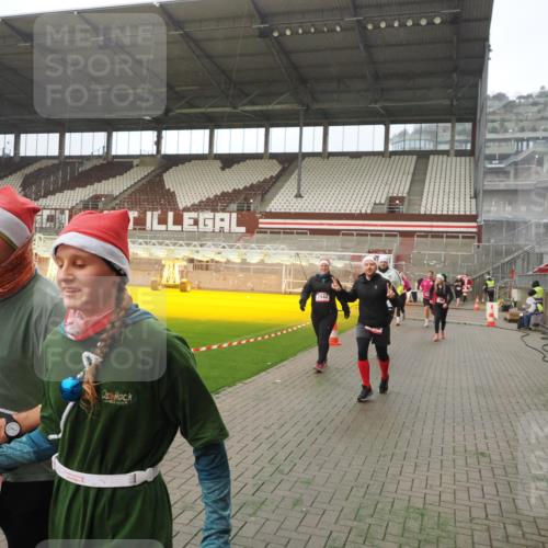 07.12.2025 - St. Pauli X-Mass-Run No. 15 Fabian Wolf http://msf.ph/oto/9389603 07.12.2025 10:22:00 Ziel 1488, 2944, 2945, 3999, 4000, 4321, 4322, 4323, 4415 meine-sportfotos.de