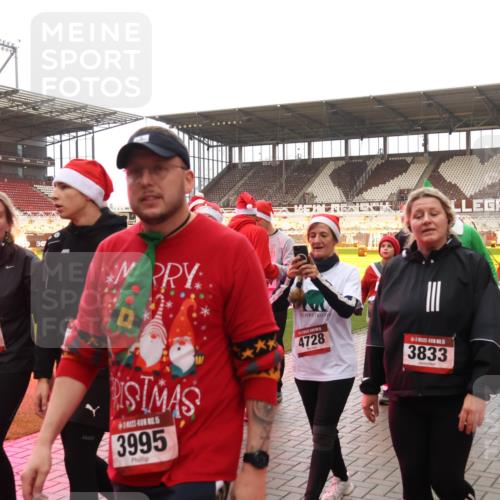 07.12.2025 - St. Pauli X-Mass-Run No. 15 Luisa Fischer http://msf.ph/oto/9389604 07.12.2025 12:05:07 Ziel 4, 778, 3995, 4728, 3833, 240, 2769, 1228, 1231, 1490, 1504, 2404, 2410, 2769, 3021, 3175, 3176, 3487, 3569, 3577, 3581, 3604, 3675, 3688, 3725, 3833, 4008, 4056, 4059, 4302, 4305, 4311, 4329, 4374, 4375, 4386, 4417, 4418, 4420, 4728 meine-sportfotos.de