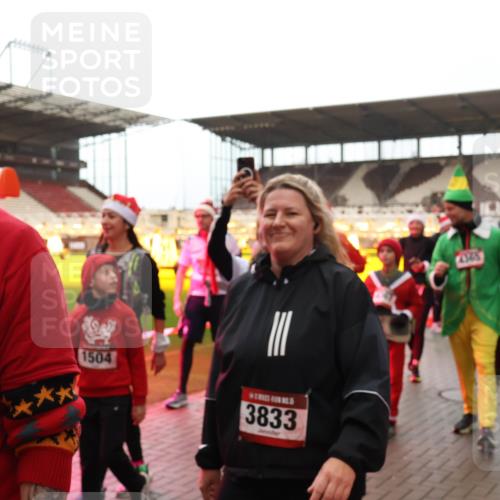 07.12.2025 - St. Pauli X-Mass-Run No. 15 Luisa Fischer http://msf.ph/oto/9389608 07.12.2025 12:05:08 Ziel 1504, 3833, 4365, 1490, 1504, 2404, 2410, 2769, 3021, 3175, 3176, 3487, 3569, 3577, 3581, 3604, 3675, 3688, 3725, 3833, 4008, 4056, 4059, 4302, 4311, 4329, 4374, 4375, 4386, 4417, 4418, 4420, 4728 meine-sportfotos.de