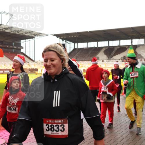 07.12.2025 - St. Pauli X-Mass-Run No. 15 Luisa Fischer http://msf.ph/oto/9389609 07.12.2025 12:05:08 Ziel 1504, 15, 3833, 4367, 4365, 240, 2769, 1490, 1504, 2404, 2410, 2769, 3021, 3175, 3176, 3487, 3569, 3577, 3581, 3604, 3675, 3688, 3725, 3833, 4008, 4056, 4059, 4302, 4311, 4329, 4374, 4375, 4386, 4417, 4418, 4420, 4728 meine-sportfotos.de