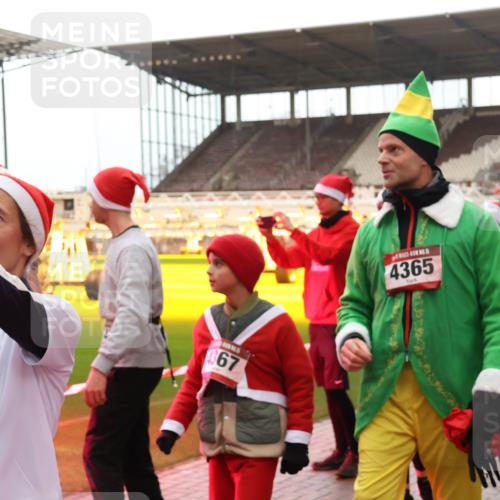 07.12.2025 - St. Pauli X-Mass-Run No. 15 Luisa Fischer http://msf.ph/oto/9389614 07.12.2025 12:05:10 Ziel 15, 728, 367, 4365, 240, 1490, 1504, 2404, 2410, 2769, 3021, 3175, 3176, 3487, 3569, 3577, 3581, 3604, 3675, 3688, 3725, 3833, 4056, 4059, 4329, 4374, 4375, 4386, 4417, 4418, 4420, 4728 meine-sportfotos.de