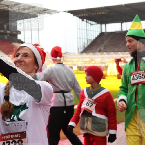 07.12.2025 - St. Pauli X-Mass-Run No. 15 Luisa Fischer http://msf.ph/oto/9389616 07.12.2025 12:05:10 Ziel 15, 28, 67, 4365, 24, 1490, 1504, 2404, 2410, 2769, 3021, 3175, 3176, 3487, 3569, 3577, 3581, 3604, 3675, 3688, 3725, 3833, 4056, 4059, 4329, 4374, 4375, 4386, 4417, 4418, 4420, 4728 meine-sportfotos.de
