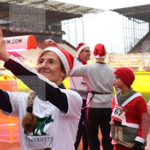 07.12.2025 - St. Pauli X-Mass-Run No. 15 Luisa Fischer http://msf.ph/oto/9389617 07.12.2025 12:05:10 Ziel 67, 4365, 1490, 1504, 2404, 2410, 2769, 3021, 3175, 3176, 3487, 3569, 3577, 3581, 3604, 3675, 3688, 3725, 3833, 4056, 4059, 4329, 4374, 4375, 4386, 4417, 4418, 4420, 4728 meine-sportfotos.de