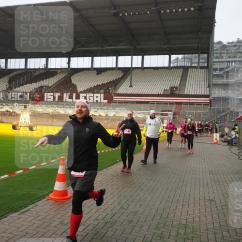 07.12.2025 - St. Pauli X-Mass-Run No. 15 Fabian Wolf http://msf.ph/oto/9389622 07.12.2025 10:22:02 Ziel 1488, 2944, 2945, 3999, 4000, 4321, 4322, 4323, 4415 meine-sportfotos.de
