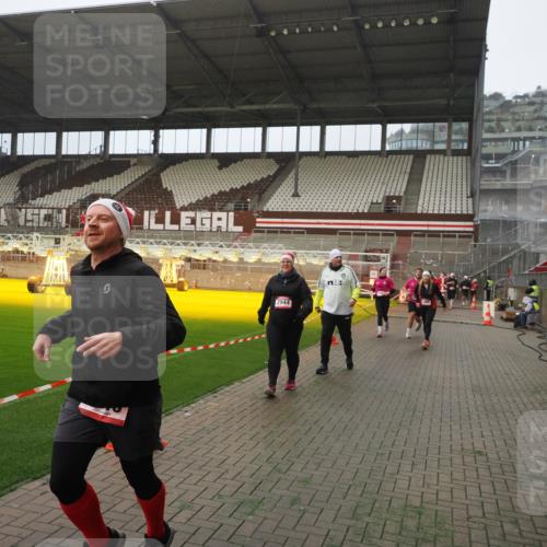 07.12.2025 - St. Pauli X-Mass-Run No. 15 Fabian Wolf http://msf.ph/oto/9389626 07.12.2025 10:22:02 Ziel 1488, 2944, 2945, 3999, 4000, 4321, 4322, 4323, 4415 meine-sportfotos.de