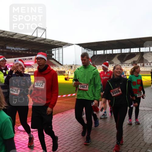 07.12.2025 - St. Pauli X-Mass-Run No. 15 Luisa Fischer http://msf.ph/oto/9389628 07.12.2025 12:05:36 Ziel 6334, 4420, 2822, 3487, 96, 3569, 3316, 3325, 10, 3322, 320, 666, 860, 1244, 1303, 1304, 1444, 1445, 1446, 1781, 2227, 3021, 3175, 3176, 3268, 3273, 3279, 3372, 3487, 3569, 3577, 3581, 4329, 4417, 4418, 4420, 4719, 4748, 4789 meine-sportfotos.de