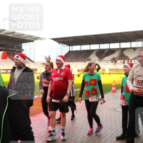 07.12.2025 - St. Pauli X-Mass-Run No. 15 Luisa Fischer http://msf.ph/oto/9389639 07.12.2025 12:05:39 Ziel 15, 569, 3316, 3203, 03, 666, 860, 1244, 1303, 1304, 1444, 1445, 1446, 1781, 2227, 3021, 3175, 3176, 3268, 3273, 3279, 3372, 3487, 3569, 3577, 3581, 4329, 4719, 4729, 4748, 4787, 4788, 4789 meine-sportfotos.de