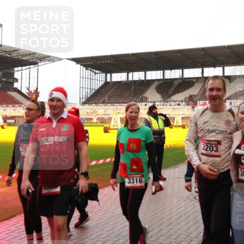 07.12.2025 - St. Pauli X-Mass-Run No. 15 Luisa Fischer http://msf.ph/oto/9389641 07.12.2025 12:05:39 Ziel 39, 96, 16, 3203, 3031, 3549, 3316, 4131, 666, 860, 1244, 1303, 1304, 1444, 1445, 1446, 1781, 2227, 3021, 3175, 3176, 3268, 3273, 3279, 3372, 3487, 3569, 3577, 3581, 4329, 4719, 4729, 4748, 4787, 4788, 4789 meine-sportfotos.de
