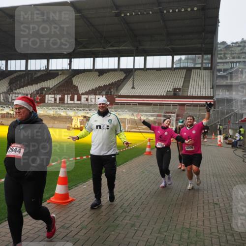 07.12.2025 - St. Pauli X-Mass-Run No. 15 Fabian Wolf http://msf.ph/oto/9389642 07.12.2025 10:22:05 Ziel 1371, 1488, 2819, 2944, 2945, 3431, 3736, 3999, 4000, 4321, 4322, 4323, 4415 meine-sportfotos.de