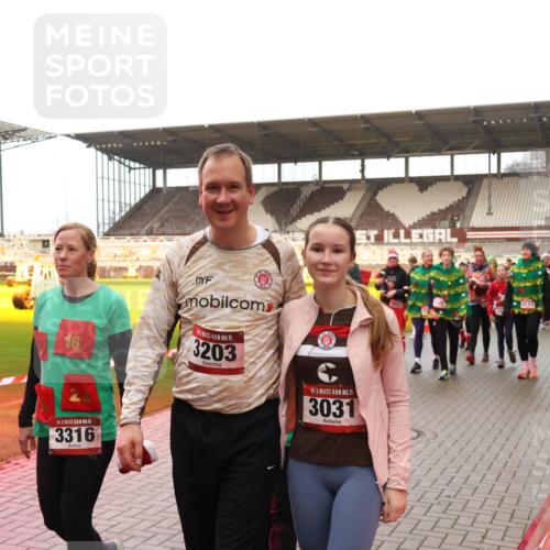 07.12.2025 - St. Pauli X-Mass-Run No. 15 Luisa Fischer http://msf.ph/oto/9389649 07.12.2025 12:05:41 Ziel 16, 15, 3203, 15, 3316, 15, 3031, 332, 666, 860, 1244, 1303, 1304, 1444, 1445, 1446, 1781, 2227, 3021, 3175, 3176, 3268, 3273, 3279, 3372, 3487, 3569, 3577, 3581, 4329, 4719, 4729, 4748, 4787, 4788, 4789 meine-sportfotos.de