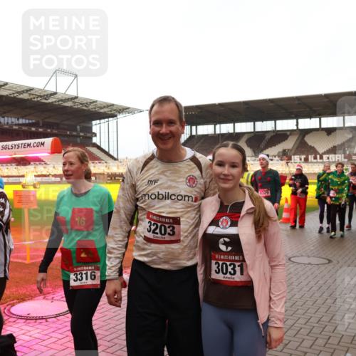 07.12.2025 - St. Pauli X-Mass-Run No. 15 Luisa Fischer http://msf.ph/oto/9389653 07.12.2025 12:05:42 Ziel 6834, 16, 1, 15, 3316, 15, 3203, 15, 3031, 4329, 3323, 666, 860, 1244, 1303, 1304, 1444, 1445, 1446, 1781, 2227, 3021, 3175, 3176, 3268, 3273, 3279, 3372, 3487, 3569, 3577, 3581, 4329, 4719, 4729, 4748, 4787, 4788, 4789 meine-sportfotos.de