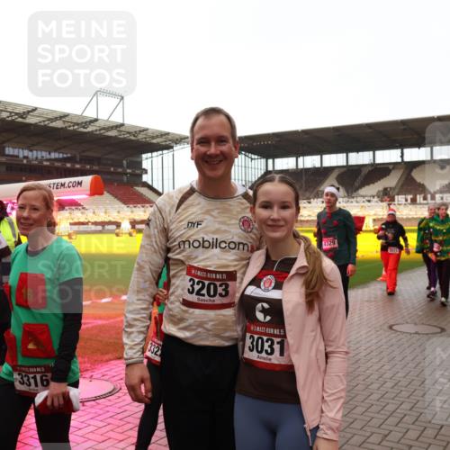 07.12.2025 - St. Pauli X-Mass-Run No. 15 Luisa Fischer http://msf.ph/oto/9389655 07.12.2025 12:05:42 Ziel 6834, 121, 16, 332, 15, 3316, 4329, 15, 3203, 15, 3031, 3323, 666, 860, 1244, 1303, 1304, 1444, 1445, 1446, 1781, 2227, 3021, 3175, 3176, 3268, 3273, 3279, 3372, 3487, 3569, 3577, 3581, 4329, 4719, 4729, 4748, 4787, 4788, 4789 meine-sportfotos.de