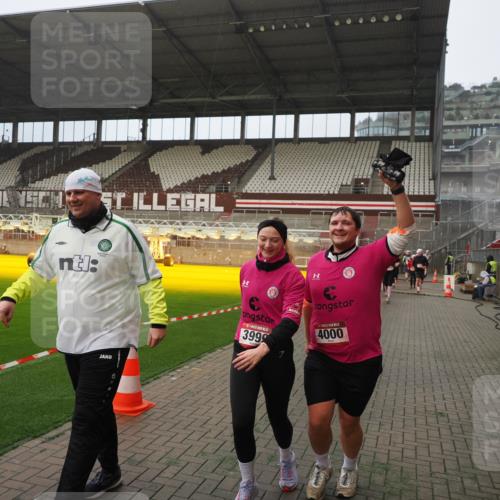 07.12.2025 - St. Pauli X-Mass-Run No. 15 Fabian Wolf http://msf.ph/oto/9389663 07.12.2025 10:22:06 Ziel 1371, 1488, 2817, 2818, 2819, 2945, 3431, 3736, 3999, 4000, 4321, 4322, 4323, 4415 meine-sportfotos.de