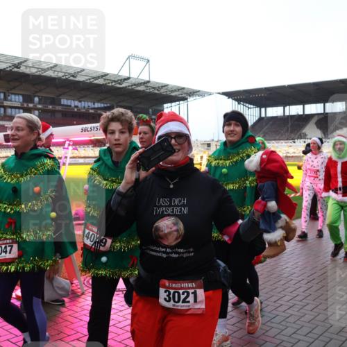 07.12.2025 - St. Pauli X-Mass-Run No. 15 Luisa Fischer http://msf.ph/oto/9389676 07.12.2025 12:05:51 Ziel 910, 326, 73, 666, 047, 4049, 15, 3021, 666, 860, 1244, 1303, 1304, 1444, 1445, 1446, 1781, 2227, 3268, 3273, 3279, 3372, 4719, 4729, 4748, 4787, 4788, 4789 meine-sportfotos.de