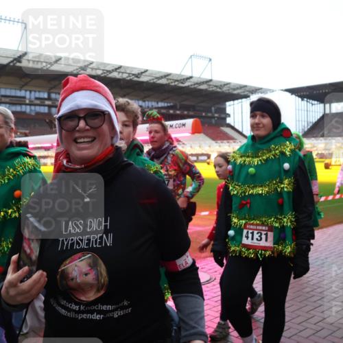 07.12.2025 - St. Pauli X-Mass-Run No. 15 Luisa Fischer http://msf.ph/oto/9389678 07.12.2025 12:05:52 Ziel 4047, 5, 4131, 3268, 3273, 666, 860, 1244, 1303, 1304, 1444, 1445, 1446, 1781, 2227, 3268, 3273, 3279, 3372, 4719, 4729, 4748, 4787, 4788, 4789 meine-sportfotos.de