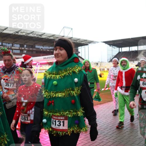 07.12.2025 - St. Pauli X-Mass-Run No. 15 Luisa Fischer http://msf.ph/oto/9389681 07.12.2025 12:05:53 Ziel 3577, 3581, 15, 4131, 666, 5, 666, 860, 1244, 1303, 1304, 1444, 1445, 1446, 1781, 2227, 3268, 3273, 3279, 3372, 4719, 4729, 4748, 4787, 4788, 4789 meine-sportfotos.de