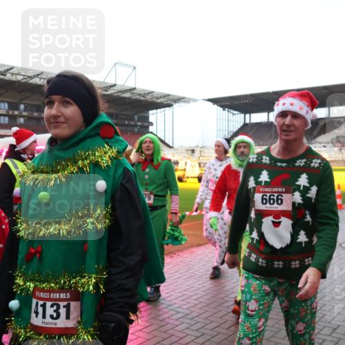 07.12.2025 - St. Pauli X-Mass-Run No. 15 Luisa Fischer http://msf.ph/oto/9389682 07.12.2025 12:05:53 Ziel 3577, 90, 3581, 15, 4131, 79, 15, 666, 666, 860, 1244, 1303, 1304, 1444, 1445, 1446, 1781, 2227, 3268, 3273, 3279, 3372, 4719, 4729, 4748, 4787, 4788, 4789 meine-sportfotos.de