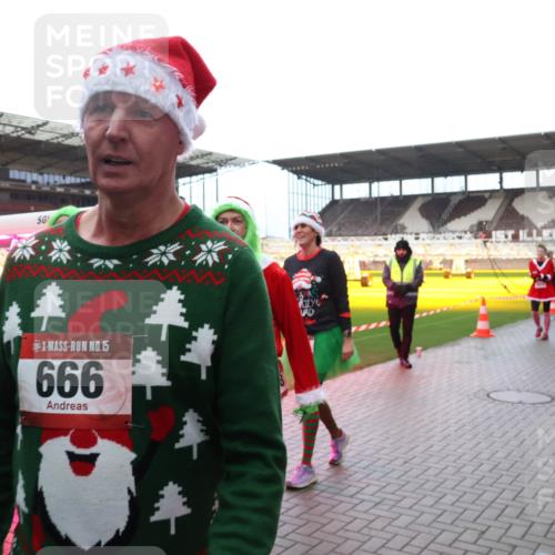 07.12.2025 - St. Pauli X-Mass-Run No. 15 Luisa Fischer http://msf.ph/oto/9389686 07.12.2025 12:05:54 Ziel 15, 666, 666, 860, 1244, 1303, 1304, 1444, 1445, 1446, 1781, 2227, 3268, 3273, 3279, 3372, 4719, 4729, 4748, 4787, 4788, 4789 meine-sportfotos.de