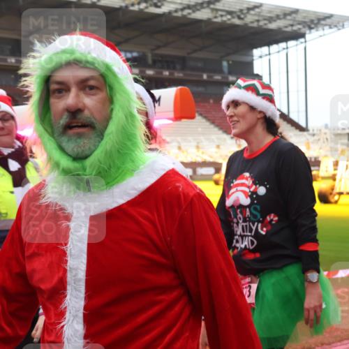 07.12.2025 - St. Pauli X-Mass-Run No. 15 Luisa Fischer http://msf.ph/oto/9389689 07.12.2025 12:05:55 Ziel 6834, 3, 666, 860, 1244, 1303, 1304, 1444, 1445, 1446, 1781, 2227, 3268, 3273, 3279, 3372, 4719, 4729, 4748, 4787, 4788, 4789 meine-sportfotos.de