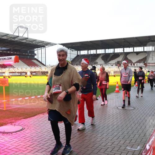 07.12.2025 - St. Pauli X-Mass-Run No. 15 Luisa Fischer http://msf.ph/oto/9389695 07.12.2025 12:06:01 Ziel 15, 244, 2398, 1444, 1445, 2227, 5, 6, 666, 860, 1244, 1303, 1304, 1444, 1445, 1446, 1781, 2227, 3106, 3107, 3137, 3268, 3273, 3279, 4176, 4307, 4326, 4327, 4357, 4719, 4729, 4748, 4787, 4788, 4789 meine-sportfotos.de