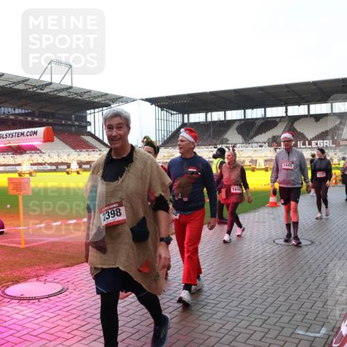07.12.2025 - St. Pauli X-Mass-Run No. 15 Luisa Fischer http://msf.ph/oto/9389696 07.12.2025 12:06:02 Ziel 63, 15, 2398, 388, 1444, 1445, 2227, 5, 6, 666, 860, 1244, 1303, 1304, 1446, 1781, 2227, 3106, 3107, 3137, 3268, 3273, 3279, 4176, 4307, 4326, 4327, 4357, 4719, 4729, 4748, 4787, 4788, 4789 meine-sportfotos.de