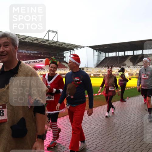 07.12.2025 - St. Pauli X-Mass-Run No. 15 Luisa Fischer http://msf.ph/oto/9389700 07.12.2025 12:06:03 Ziel 1910, 15, 398, 3604, 1444, 1445, 1785, 2227, 5, 6, 666, 860, 1244, 1303, 1304, 1446, 1781, 2227, 3106, 3107, 3137, 3268, 3273, 3279, 4176, 4307, 4326, 4327, 4357, 4719, 4729, 4748, 4787, 4788, 4789 meine-sportfotos.de
