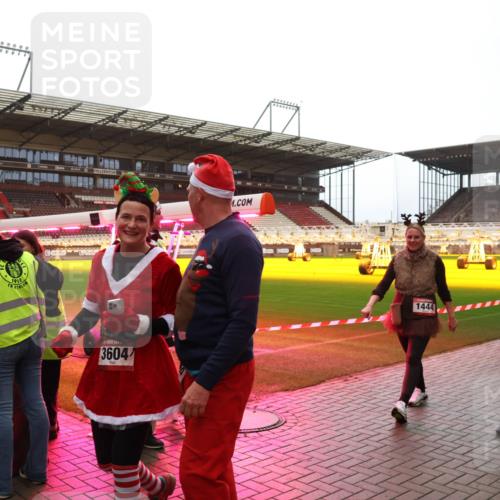 07.12.2025 - St. Pauli X-Mass-Run No. 15 Luisa Fischer http://msf.ph/oto/9389705 07.12.2025 12:06:04 Ziel 1910, 3604, 1, 1444, 1445, 5, 6, 666, 760, 768, 860, 1244, 1303, 1446, 1781, 2227, 3106, 3107, 3137, 3268, 3273, 3279, 4176, 4307, 4326, 4327, 4357, 4719, 4729, 4748, 4787, 4788, 4789 meine-sportfotos.de