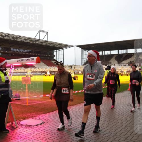 07.12.2025 - St. Pauli X-Mass-Run No. 15 Luisa Fischer http://msf.ph/oto/9389706 07.12.2025 12:06:05 Ziel 634, 1444, 1445, 1446, 2227, 1781, 5, 6, 666, 760, 768, 860, 1244, 1303, 1781, 2227, 3106, 3107, 3137, 3268, 3273, 3279, 4176, 4307, 4326, 4327, 4357, 4719, 4729, 4748, 4787, 4788, 4789 meine-sportfotos.de