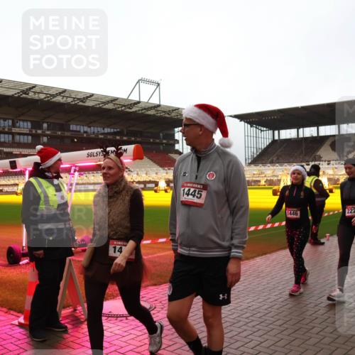 07.12.2025 - St. Pauli X-Mass-Run No. 15 Luisa Fischer http://msf.ph/oto/9389710 07.12.2025 12:06:06 Ziel 0161, 6314, 14, 1445, 1446, 2227, 4059, 5, 6, 666, 760, 768, 860, 1244, 1303, 1781, 2227, 3106, 3107, 3137, 3268, 4019, 4020, 4176, 4307, 4326, 4327, 4357, 4719, 4729, 4748, 4787, 4788, 4789 meine-sportfotos.de