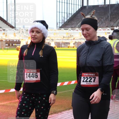 07.12.2025 - St. Pauli X-Mass-Run No. 15 Luisa Fischer http://msf.ph/oto/9389712 07.12.2025 12:06:07 Ziel 15, 1446, 15, 2227, 5, 6, 666, 760, 768, 860, 1244, 1303, 1781, 2227, 3106, 3107, 3137, 4019, 4020, 4176, 4307, 4326, 4327, 4357, 4719, 4729, 4748, 4787, 4788, 4789 meine-sportfotos.de