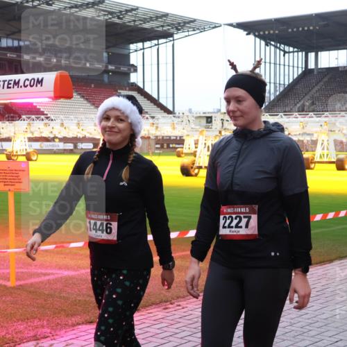 07.12.2025 - St. Pauli X-Mass-Run No. 15 Luisa Fischer http://msf.ph/oto/9389714 07.12.2025 12:06:07 Ziel 1, 15, 1446, 15, 2227, 40, 5, 6, 666, 760, 768, 860, 1244, 1303, 1781, 2227, 3106, 3107, 3137, 4019, 4020, 4176, 4307, 4326, 4327, 4357, 4719, 4729, 4748, 4787, 4788, 4789 meine-sportfotos.de