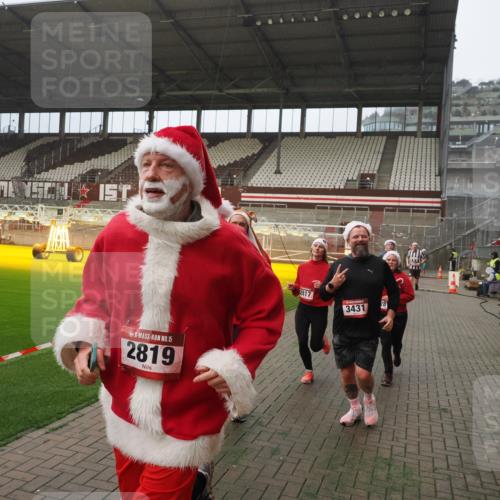 07.12.2025 - St. Pauli X-Mass-Run No. 15 Fabian Wolf http://msf.ph/oto/9389715 07.12.2025 10:22:12 Ziel 1371, 1488, 2817, 2818, 2819, 3431, 3736, 3999, 4000, 4321, 4322, 4323, 4415, 4774 meine-sportfotos.de