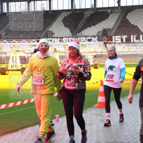 07.12.2025 - St. Pauli X-Mass-Run No. 15 Luisa Fischer http://msf.ph/oto/9389718 07.12.2025 12:06:09 Ziel 4059, 4056, 4729, 1781, 5, 6, 666, 760, 768, 860, 1038, 1244, 1303, 1781, 2227, 3106, 3107, 3137, 4019, 4020, 4176, 4307, 4326, 4327, 4357, 4719, 4729, 4787, 4788, 4789 meine-sportfotos.de