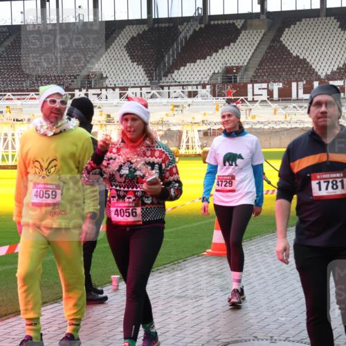 07.12.2025 - St. Pauli X-Mass-Run No. 15 Luisa Fischer http://msf.ph/oto/9389719 07.12.2025 12:06:09 Ziel 017, 4059, 4056, 4729, 1781, 9, 5, 6, 666, 760, 768, 860, 1038, 1244, 1303, 1781, 2227, 3106, 3107, 3137, 4019, 4020, 4176, 4307, 4326, 4327, 4357, 4719, 4729, 4787, 4788, 4789 meine-sportfotos.de