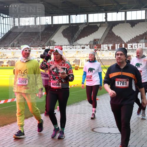 07.12.2025 - St. Pauli X-Mass-Run No. 15 Luisa Fischer http://msf.ph/oto/9389721 07.12.2025 12:06:09 Ziel 4059, 4729, 4056, 15, 1781, 5, 6, 666, 760, 768, 860, 1038, 1244, 1303, 1781, 2227, 3106, 3107, 3137, 4019, 4020, 4176, 4307, 4326, 4327, 4357, 4719, 4729, 4787, 4788, 4789 meine-sportfotos.de