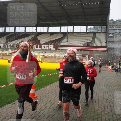 07.12.2025 - St. Pauli X-Mass-Run No. 15 Fabian Wolf http://msf.ph/oto/9389724 07.12.2025 10:22:13 Ziel 1371, 1488, 2817, 2818, 2819, 3431, 3736, 3999, 4000, 4415, 4774 meine-sportfotos.de